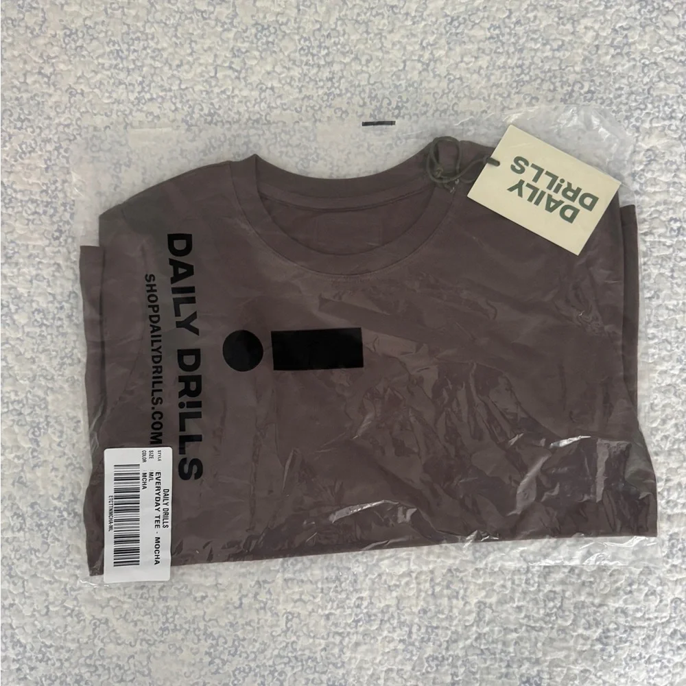 SOLD Daily Drills Mocha Everday Tee — M/L - Picture 2 of 4